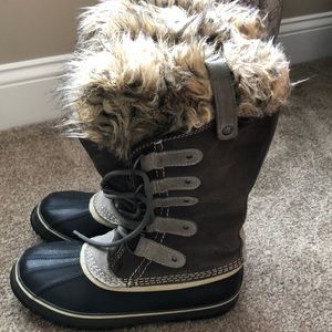 Gray sorel winter boots